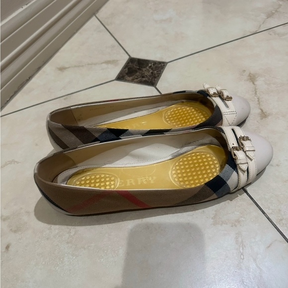 Burberry Flats Size 41 - Picture 5 of 7